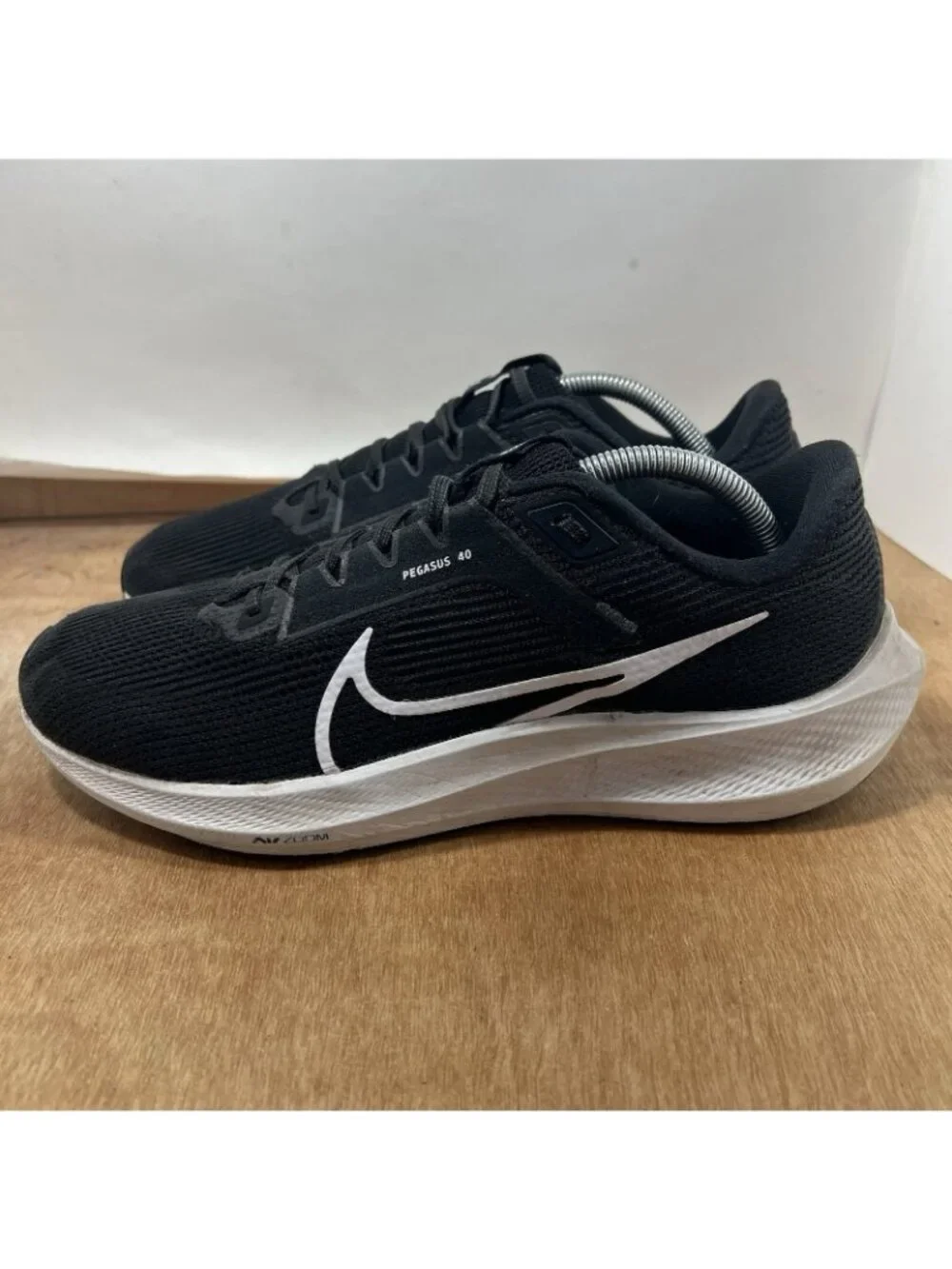 Nike Air Zoom Pegasus 40 Mens Size 10.5 Black White Running Sneakers DV3853-001